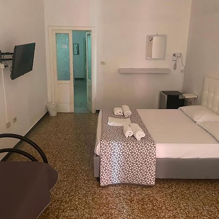 Dama Hostelbb Napoli Bagian luar foto