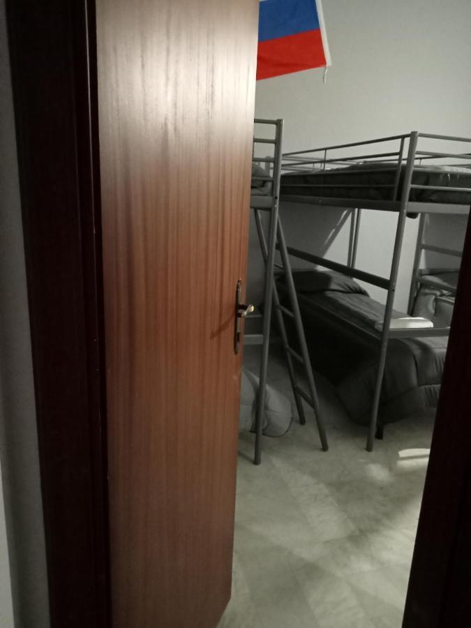 Dama Hostelbb Napoli Bagian luar foto