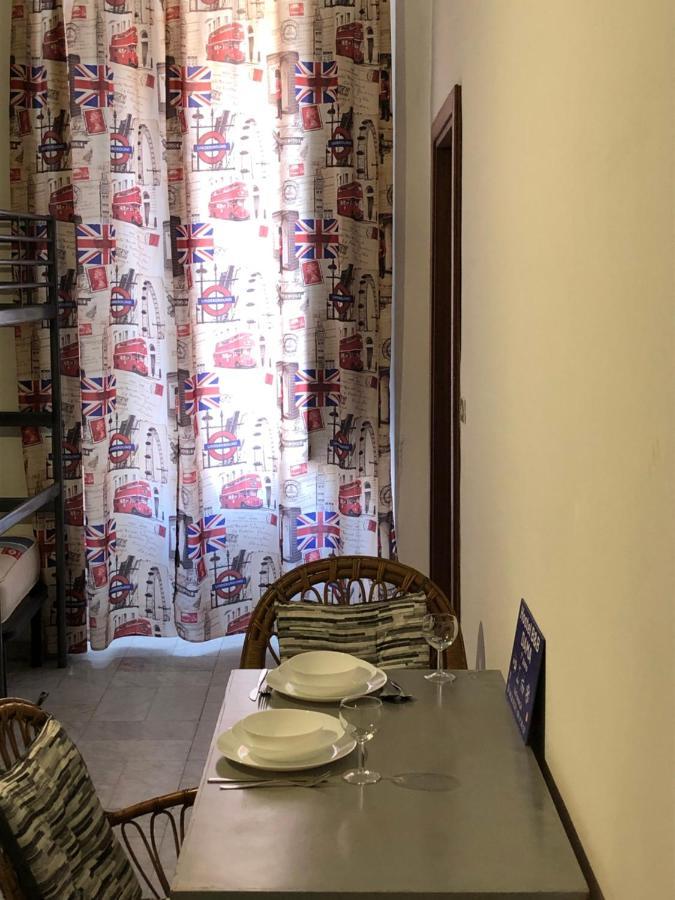 Dama Hostelbb Napoli Bagian luar foto