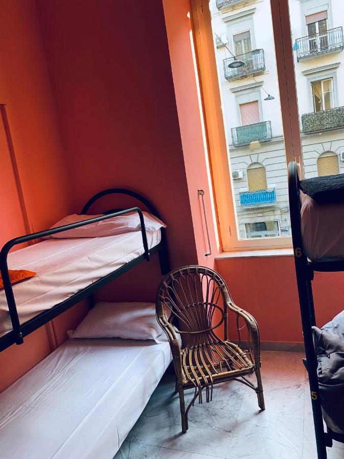 Dama Hostelbb Napoli Bagian luar foto