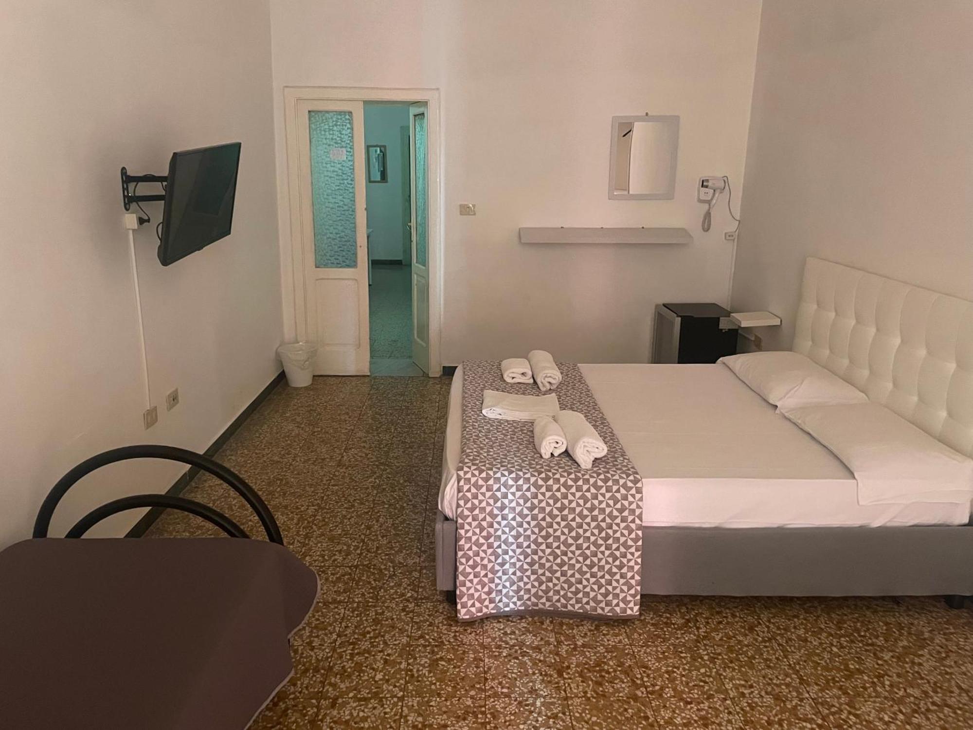 Dama Hostelbb Napoli Bagian luar foto