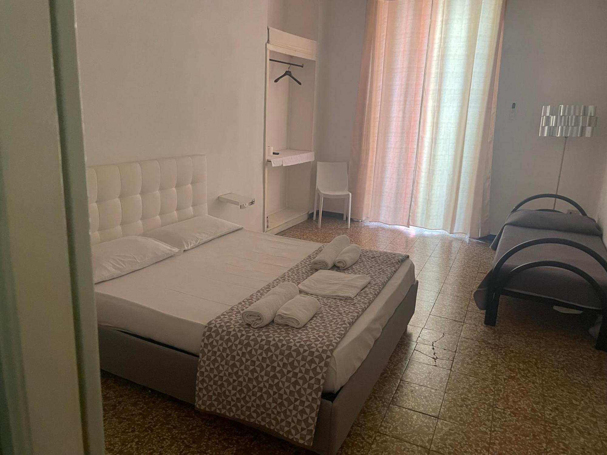 Dama Hostelbb Napoli Bagian luar foto